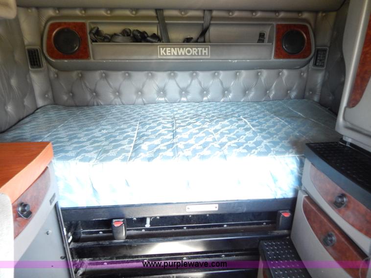 image for item B5878 2006 Kenworth T2000 semi truck