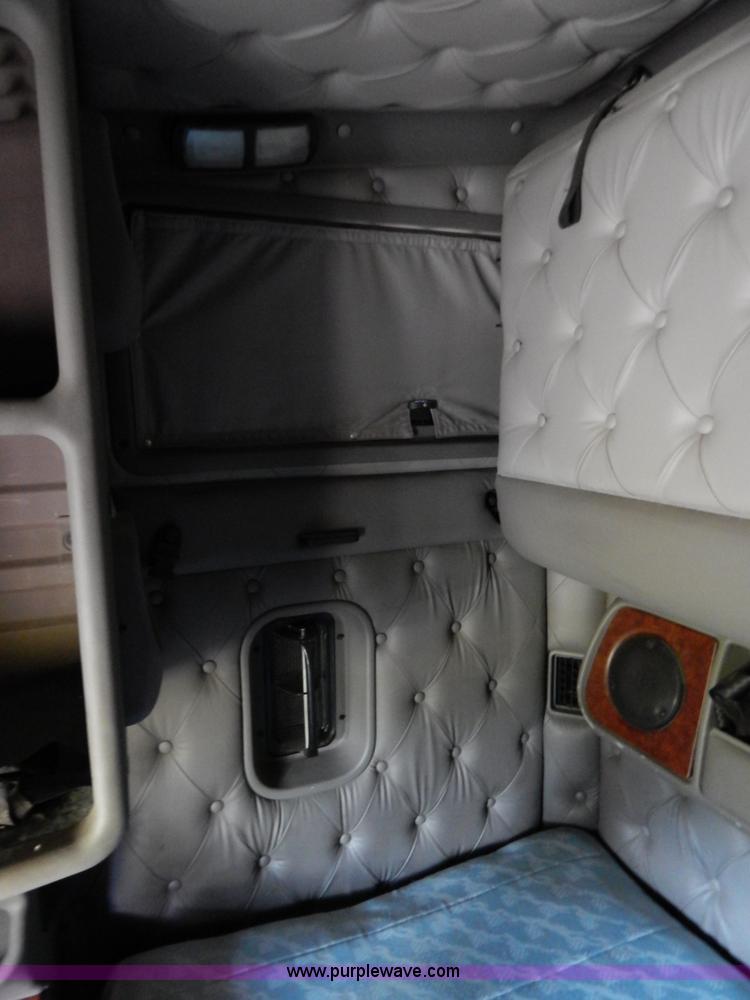 image for item B5878 2006 Kenworth T2000 semi truck