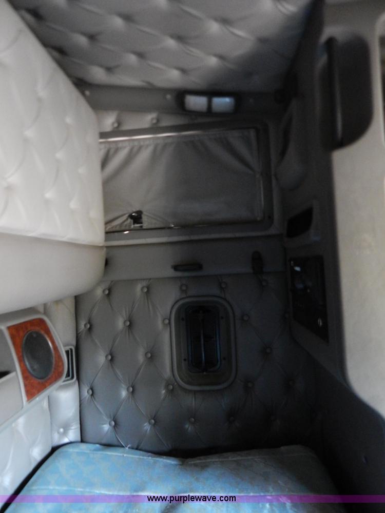 image for item B5878 2006 Kenworth T2000 semi truck