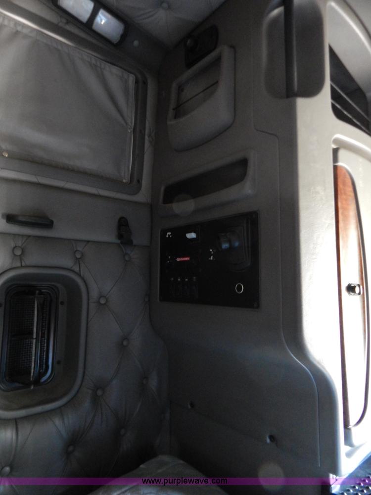 image for item B5878 2006 Kenworth T2000 semi truck