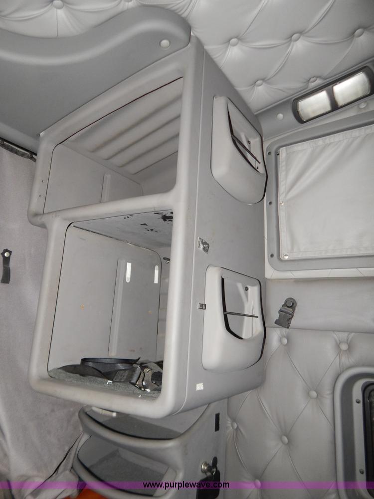 image for item B5878 2006 Kenworth T2000 semi truck