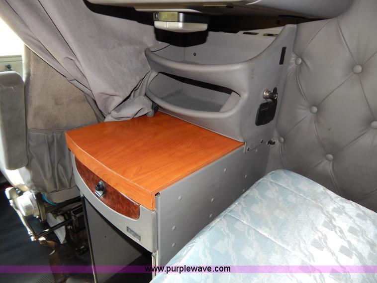 image for item B5878 2006 Kenworth T2000 semi truck