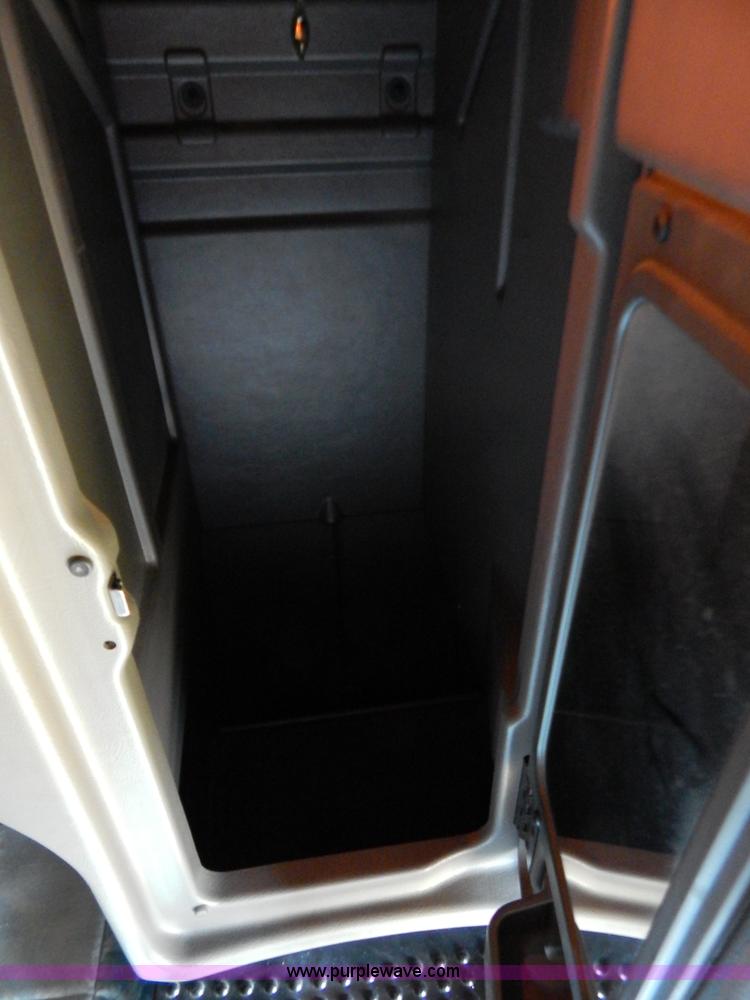 image for item B5878 2006 Kenworth T2000 semi truck