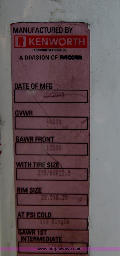 image for item B5878 2006 Kenworth T2000 semi truck