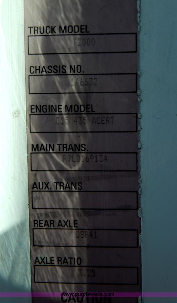 image for item B5878 2006 Kenworth T2000 semi truck