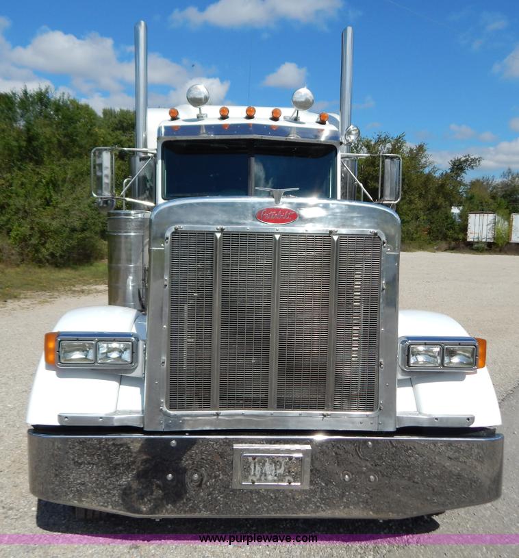 image for item B5879 2003 Peterbilt 379 semi truck