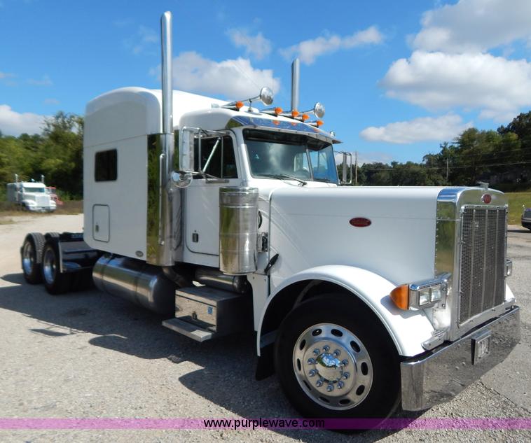 image for item B5879 2003 Peterbilt 379 semi truck
