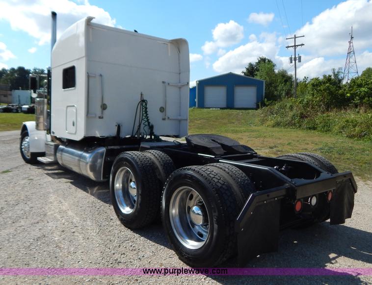 image for item B5879 2003 Peterbilt 379 semi truck