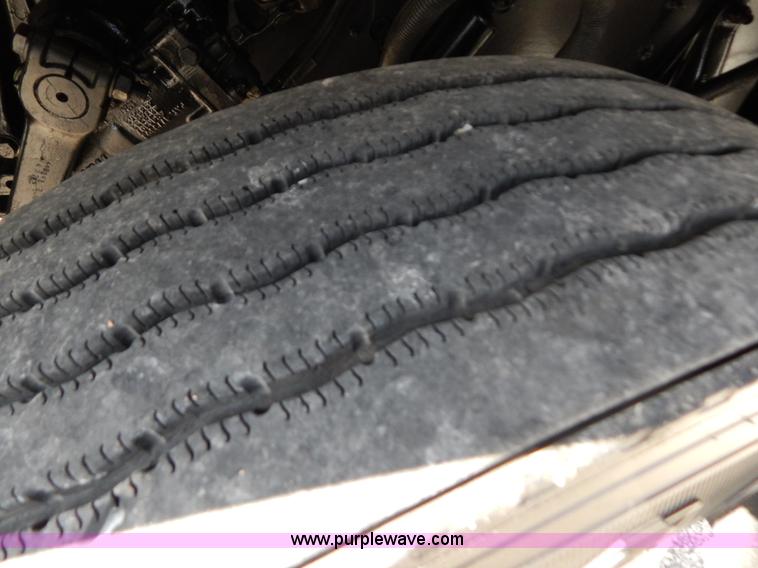 image for item B5879 2003 Peterbilt 379 semi truck