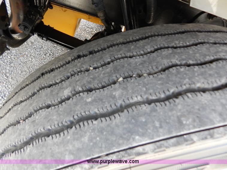 image for item B5879 2003 Peterbilt 379 semi truck