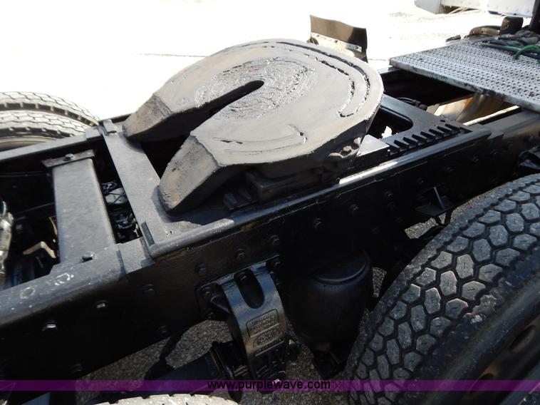 image for item B5879 2003 Peterbilt 379 semi truck