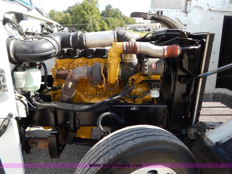 image for item B5879 2003 Peterbilt 379 semi truck