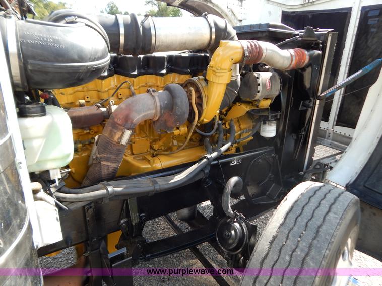 image for item B5879 2003 Peterbilt 379 semi truck