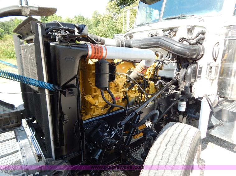 image for item B5879 2003 Peterbilt 379 semi truck