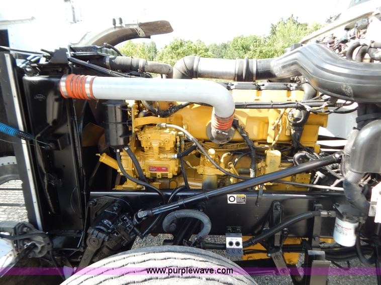 image for item B5879 2003 Peterbilt 379 semi truck