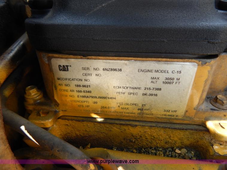 image for item B5879 2003 Peterbilt 379 semi truck