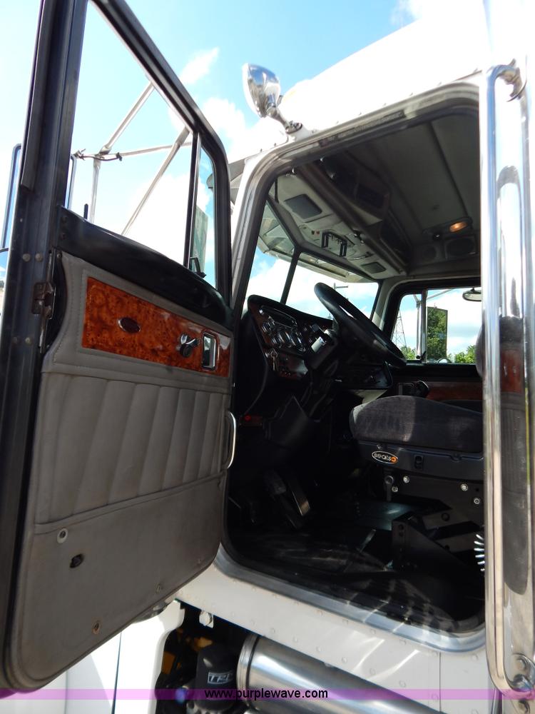 image for item B5879 2003 Peterbilt 379 semi truck