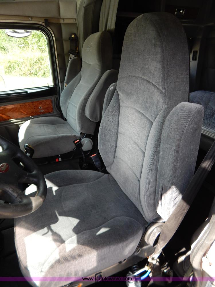 image for item B5879 2003 Peterbilt 379 semi truck