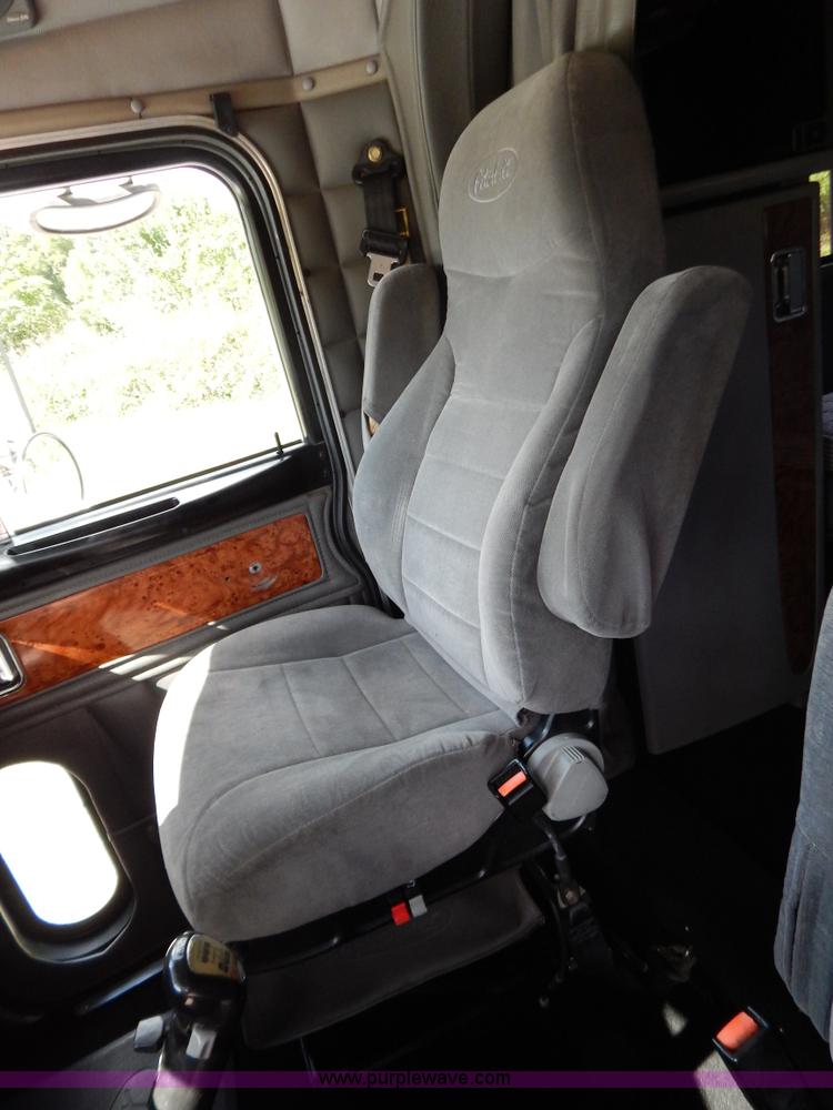 image for item B5879 2003 Peterbilt 379 semi truck