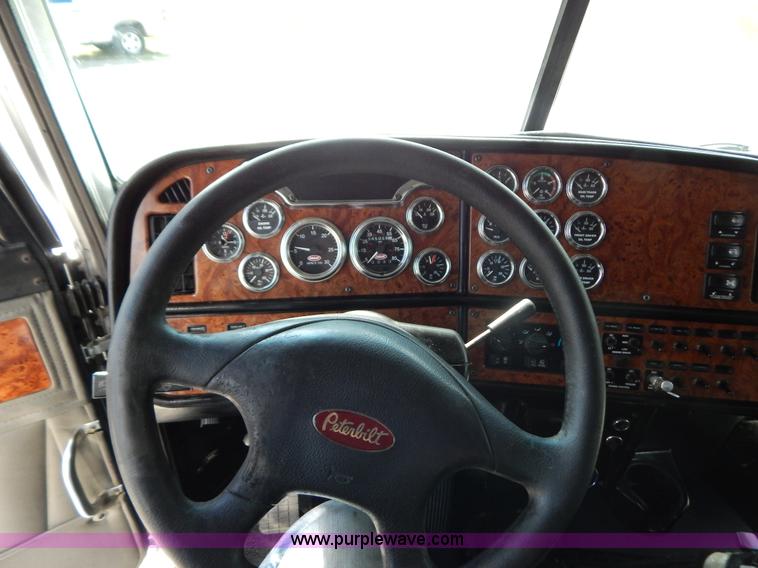 image for item B5879 2003 Peterbilt 379 semi truck