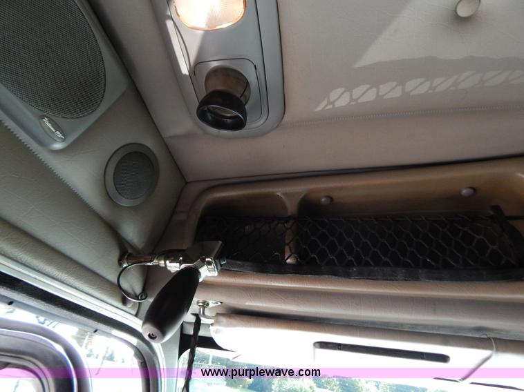 image for item B5879 2003 Peterbilt 379 semi truck