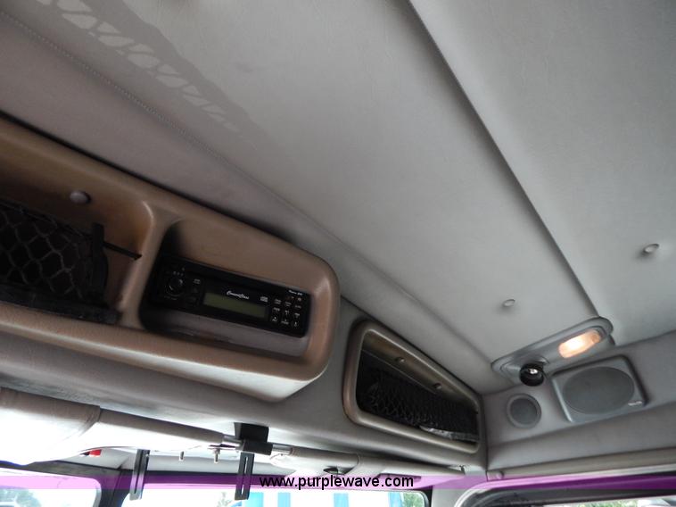 image for item B5879 2003 Peterbilt 379 semi truck