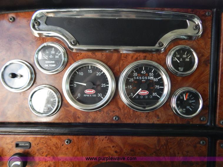 image for item B5879 2003 Peterbilt 379 semi truck