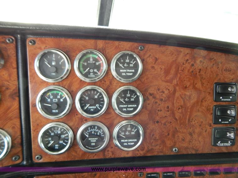 image for item B5879 2003 Peterbilt 379 semi truck