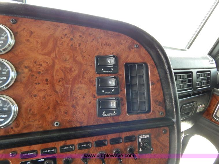 image for item B5879 2003 Peterbilt 379 semi truck