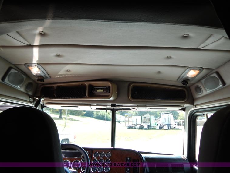 image for item B5879 2003 Peterbilt 379 semi truck