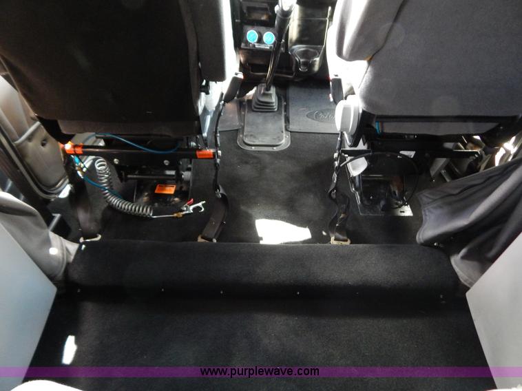 image for item B5879 2003 Peterbilt 379 semi truck