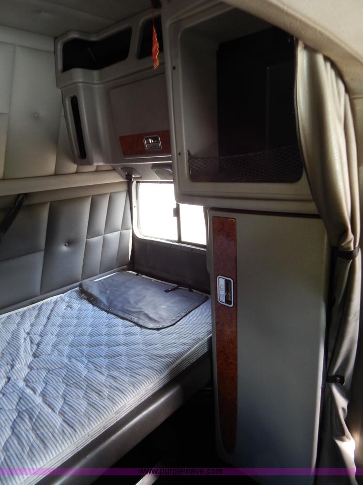 image for item B5879 2003 Peterbilt 379 semi truck