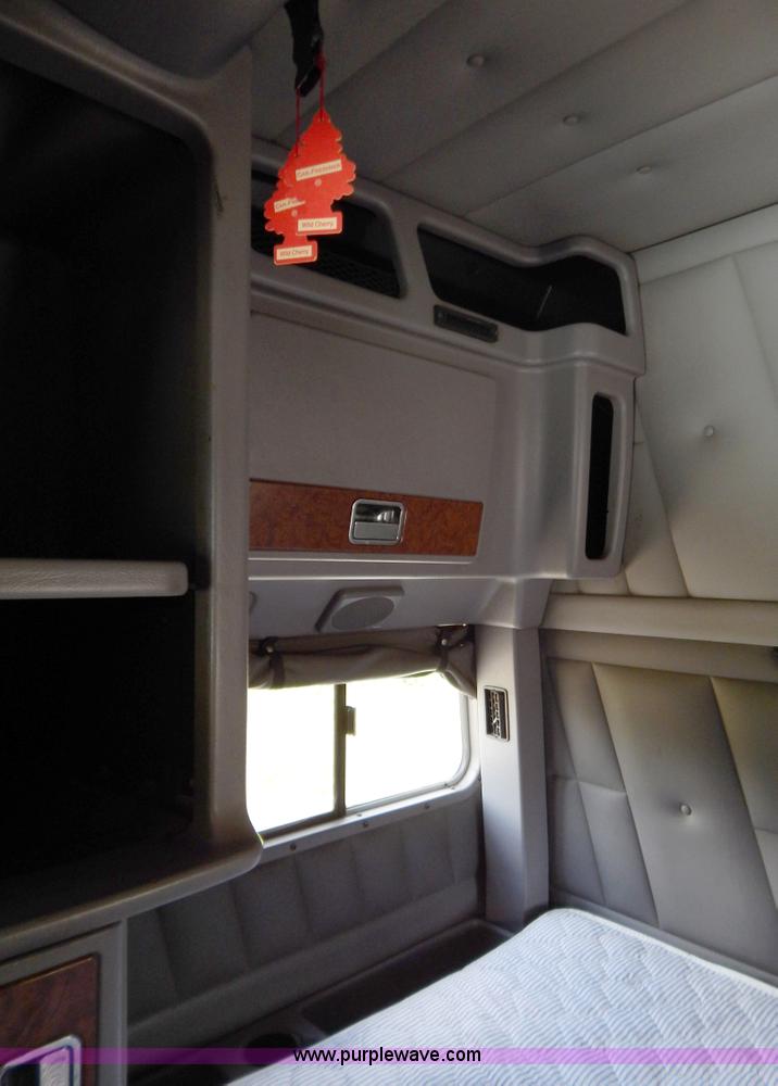 image for item B5879 2003 Peterbilt 379 semi truck