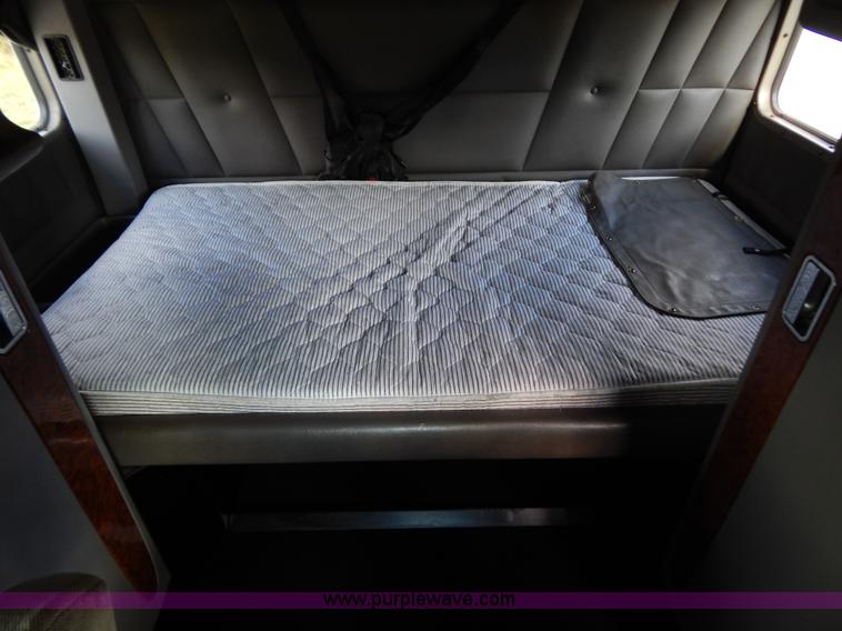 image for item B5879 2003 Peterbilt 379 semi truck