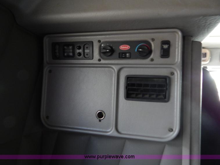 image for item B5879 2003 Peterbilt 379 semi truck