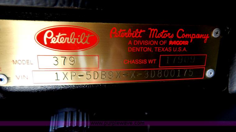 image for item B5879 2003 Peterbilt 379 semi truck