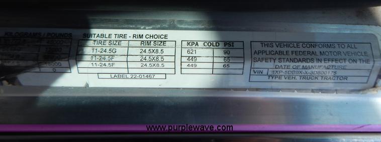 image for item B5879 2003 Peterbilt 379 semi truck