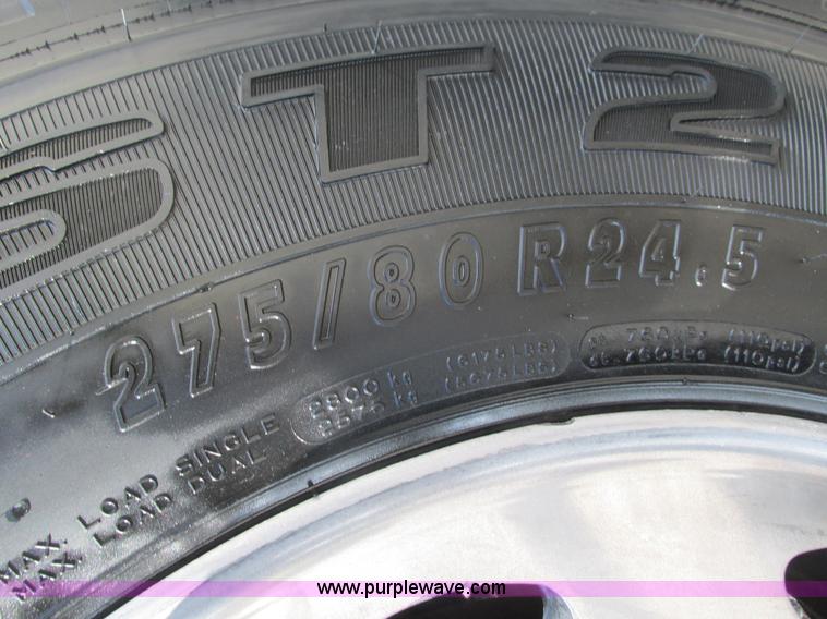 image for item B5880 2005 Peterbilt 379 semi truck