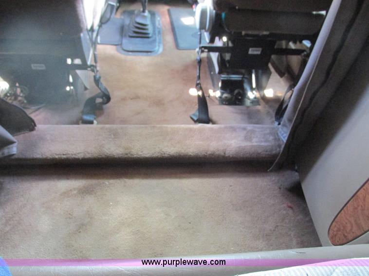 image for item B5880 2005 Peterbilt 379 semi truck