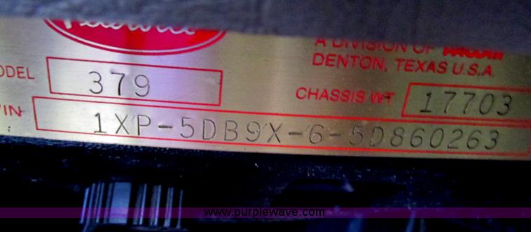 image for item B5880 2005 Peterbilt 379 semi truck