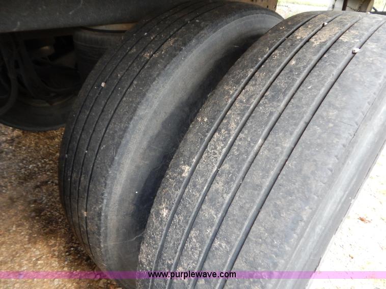 image for item B5884 2005 Wabash 53' reefer trailer