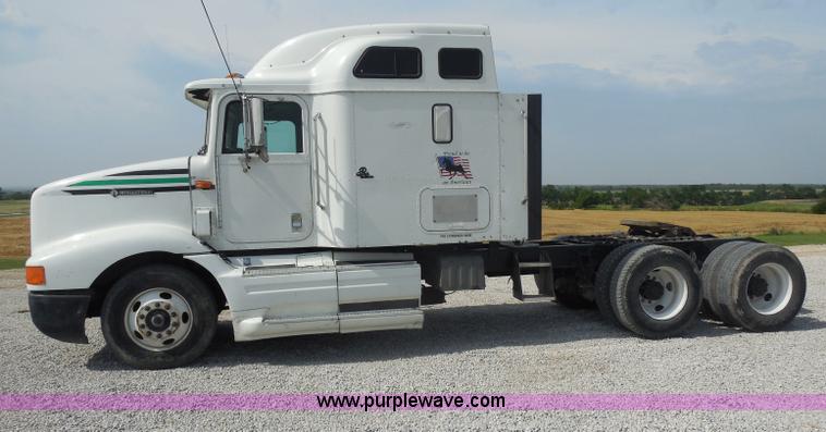 image for item D5973 1995 International 9200 semi truck