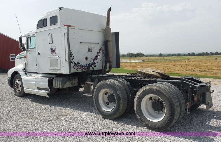 image for item D5973 1995 International 9200 semi truck