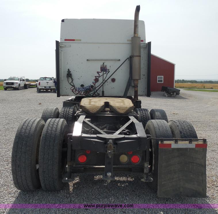 image for item D5973 1995 International 9200 semi truck