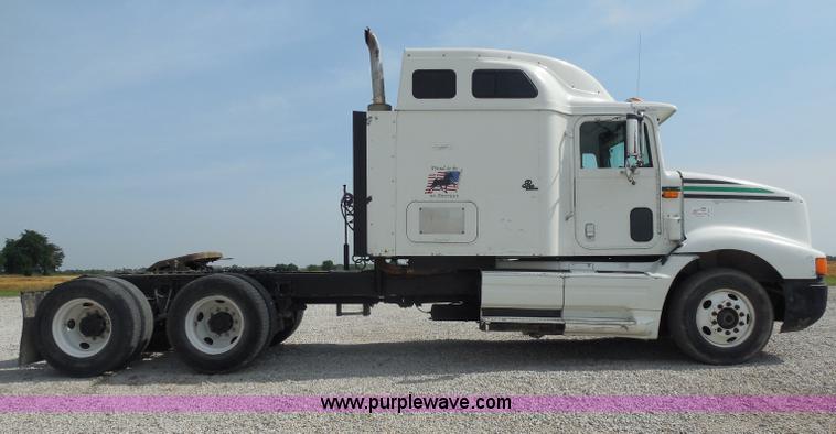 image for item D5973 1995 International 9200 semi truck