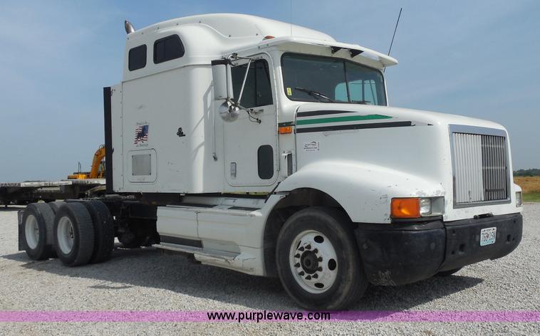 image for item D5973 1995 International 9200 semi truck