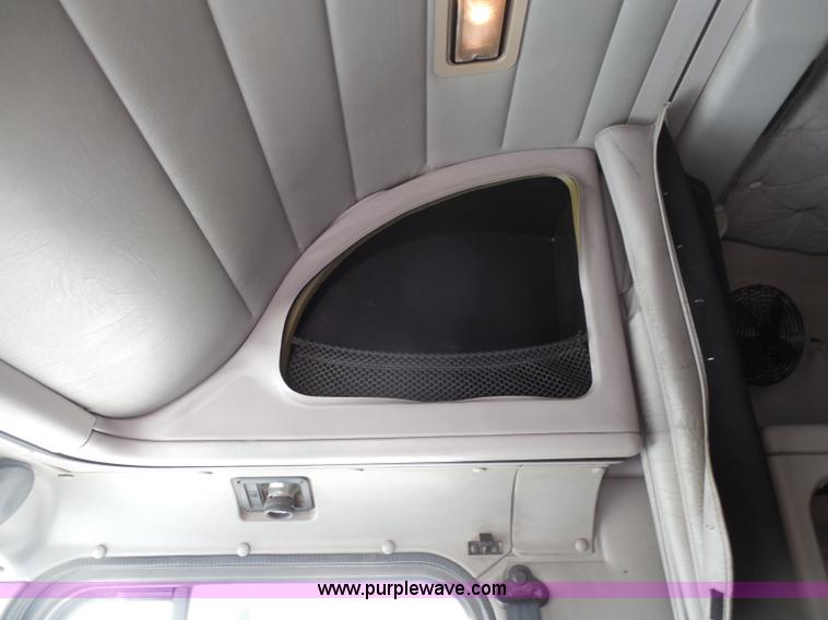 image for item D5973 1995 International 9200 semi truck