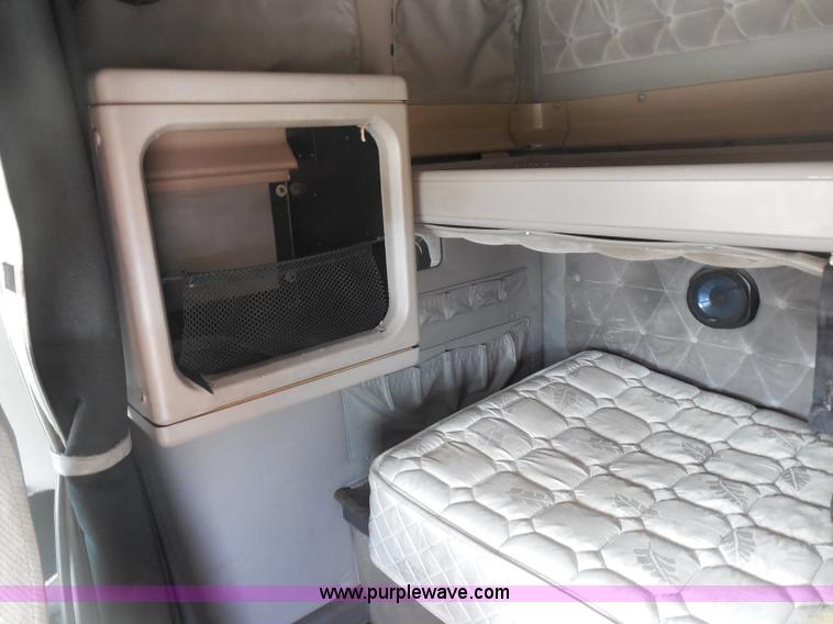 image for item D5973 1995 International 9200 semi truck