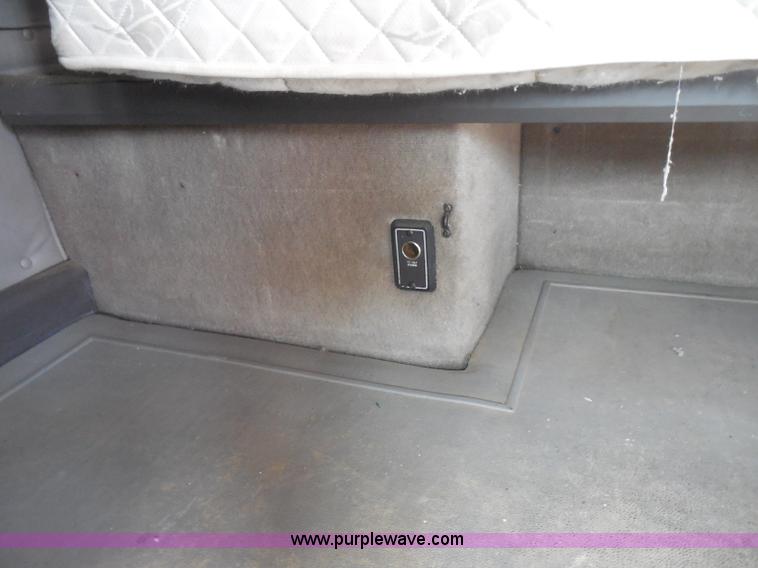 image for item D5973 1995 International 9200 semi truck