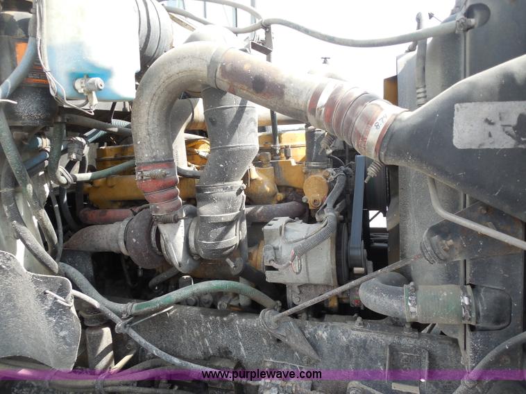 image for item D5973 1995 International 9200 semi truck